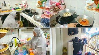 SUBUH² SI EMAK UDAH KONSER AJA ADA YANG SAMA? DAH LAMA SUBUH² GA NONGOL.. MASAK BEKAL, CUS HALAN²