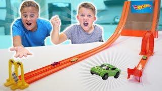 Mini HOT WHEELS BOX FORT!