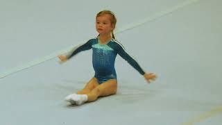 Марфа, 6 лет. 3 юношеский разряд по спортивной гимнастике (девочки)