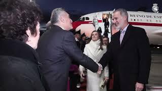 Sus Majestades los Reyes recibidos con honores con un Cordón de Honor a su llegada a Roma