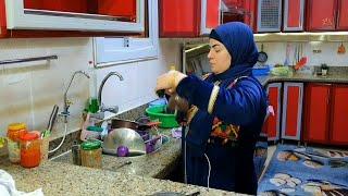 روتين الست المصريه الشاطره رغم اللي انافيه قويه بالله عملت الاكله اللي بحبهاقووي وبعملهالما بشتاق