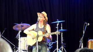 Dougie Maclean - 'S Fhada Leam an Oidhche Gheamhraidh LIVE HD Woodford Folk Festival 2011 / 2012