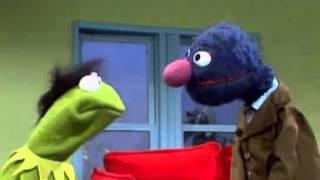 Classic Sesame Street - Grover Gives Kermit a Hair Piece