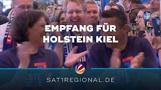 Politik empfängt Aufstiegsmannschaft von Holstein Kiel