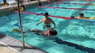 Abdoulaye Seydi Apprend à Tournai Dans Le Piscine