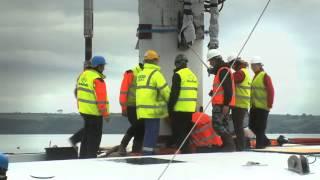 Pulling the world's largest mast from the yacht 'm5'