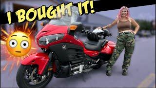 Short girl buys a Gold Wing | 5'0 & 100lbs