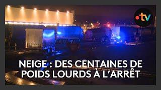 Neige : des centaines de poids lourds à l'arrêt sur l'A84