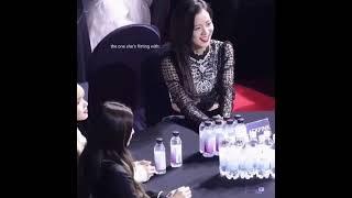 nayeon flirting with jisoo in an award show  #nayeon #jisoo #flirting #funny #trending #fypシ #trend