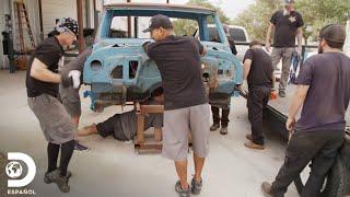 Trabajo especializado en la remodelación de un Chevy C-10 | Máquinas Renovadas | Discovery