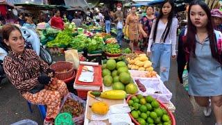 Best Cambodian street food tour - walking tour at Orussey market in Phnom Penh city