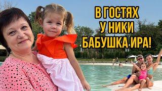 Влог с бабушкой! Спасаемся от жары в бассейне! Готовим блины, играем в игры! Привет, я Ника!