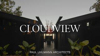 Architekt entwirft eine traumhafte Hütte in den Wolken eines Berges (Hausführung)