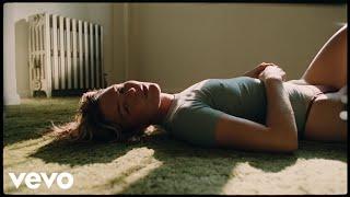 Maggie Rogers - In The Living Room (Official Video)