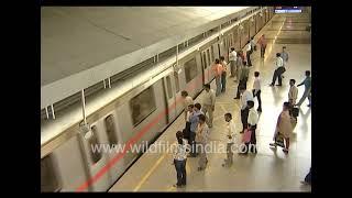 Delhi crowd gets out of Delhi Metro train at Rajiv Chowk at time of DMRC inauguration circa 2002