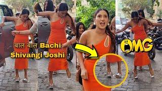 बाल बाल Bachi Shivangi Joshi | #yrkkh Shivangi Joshi Heals Got Slightly Slipped While Getting Down