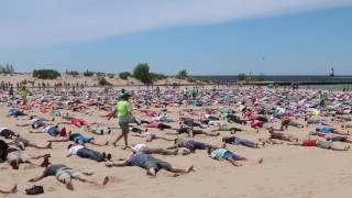 1,387 sand angels at Lake Michigan beach sets new Guinness world record