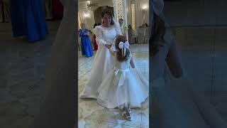 София впервые на свадьбе! #свадьба