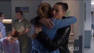 Supergirl 4x15 Lena , Kara hug scene part2