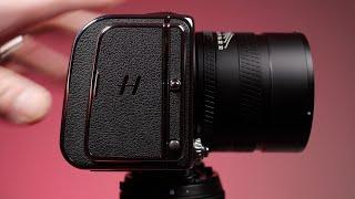 Hasselblad's 100MP Mini Modular Medium Format Marvel! 907X + CFV 100C Hands-on