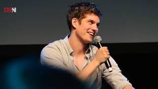 (LEGENDADO) Daniel Sharman sobre 50 Tons de Cinza e Pizza - Werewolf Con 2015