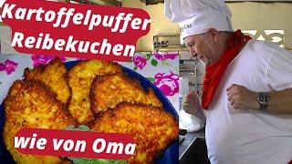 Kochshow in der Männerküche.  Uwe gibt alles für Omas Kartoffelpuffer.