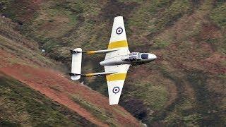 DE HAVILLAND VAMPIRE T11 MACH LOOP (4k)