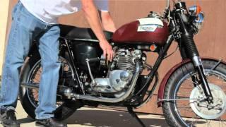 Motorcycle Kick Start Demonstration: 1972 Triumph T100R Daytona