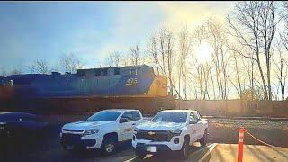 CSX 475 w/ CSX 1982 Seaboard System Heritage right behind her. #railroad #csx #northernrailway