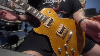 The Ultimate Showdown: Comparing the Gibson Les Paul Standard and the Les Paul Custom