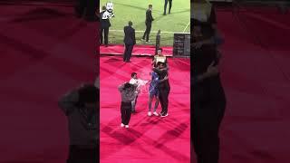 لم ينقلها التلفزيون بعد الاهلي والعين .. لقطات تاريخية لحظة خروج اللاعبين وما فعله الجمهور معهم