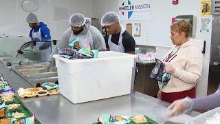 Indy sports teams give back to the community