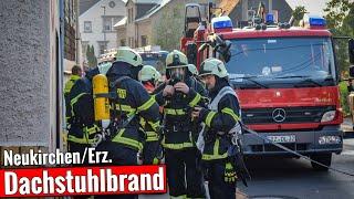 [BRAND 4 - DACHSTUHLBRAND] Großeinsatz für die Feuerwehren in Neukirchen/Erz.