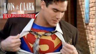 Lois & Clark - CLARK changes into SUPERMAN