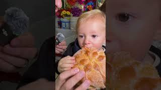 Mi familia prueba el pan de muerto por primera vez #mexico #viralvideo #shortvideo #diademuertos
