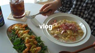 A vlog that surprisingly makes you hungry