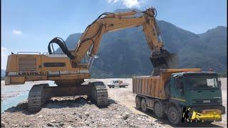 LIEBHERR 974 Excavator Digging Gravel Cab View