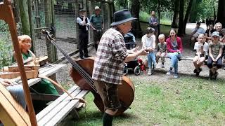 Märchenerzähler Helmut Wittmann im Tierpark Stadt Haag