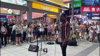 Black Man Sing In Fluent Chinese and Surprise Chinese People