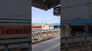 12656 MGR Chennai Central - Ahmedabad Navjeevan Express announcement in Tamizh - treat to the ears