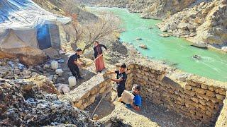 The daily life of the Kuchfamily, Amir helping Omid and Ali build a kitchen in cold of the mountains