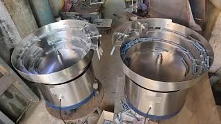 Vibratory bowl feeder for syringe