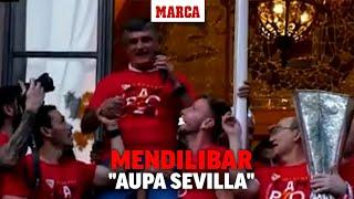 Mendilibar, a hombros de los jugadores en el balcón: "¡Cabr***s... Aupa Sevilla!" I MARCA