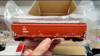 ScaleTrains 5188 Covered Hopper Review.  Model Train Layout Ops & Realism Union Pacific RR