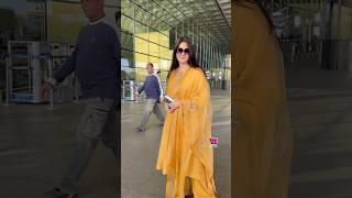 Katrina Kaif snapped at the airport #katrinakaif #buzzzooka