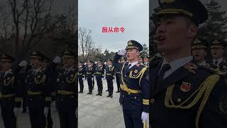 没有拥抱，更有力量，更温暖加油，抱抱你，愿你们幸福快乐团圆#军人 #抖音热点记忆2024 #告别2024用力拥抱 #红旗班长#红旗@红旗班长