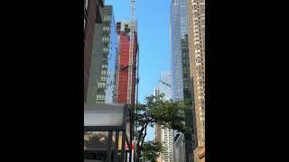 A crane collapse after catching fire and damage a other building in Manhattan, New York