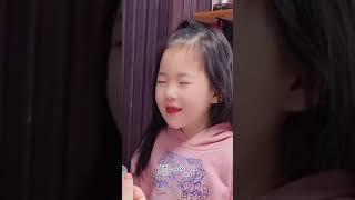 相差11岁的兄妹，只要哥哥到家，兄妹俩都不忘热舞一段！#cutebaby #萌娃 #亲子