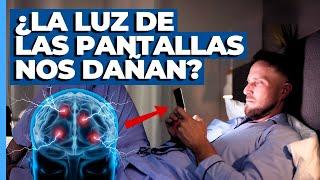 ¿Cuáles son las CONSECUENCIAS de estar expuesto a la LUZ AZUL de tu celular o computadora?