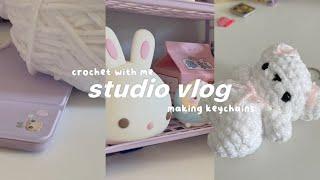 studio vlog   crochet with me, making keychains, packing orders + craft ease unboxing